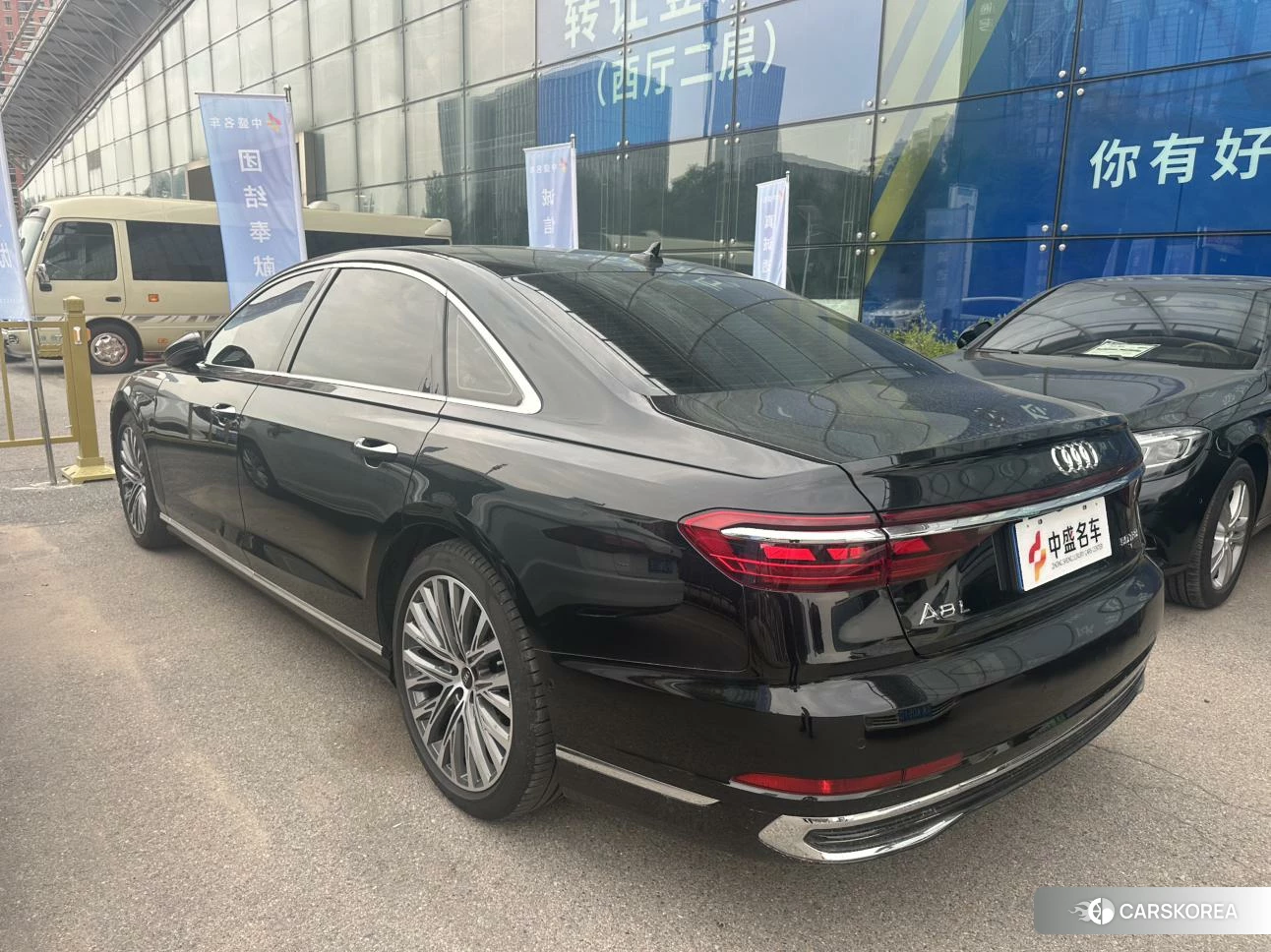 Audi A8 2023 Черный из Китая, фото 5