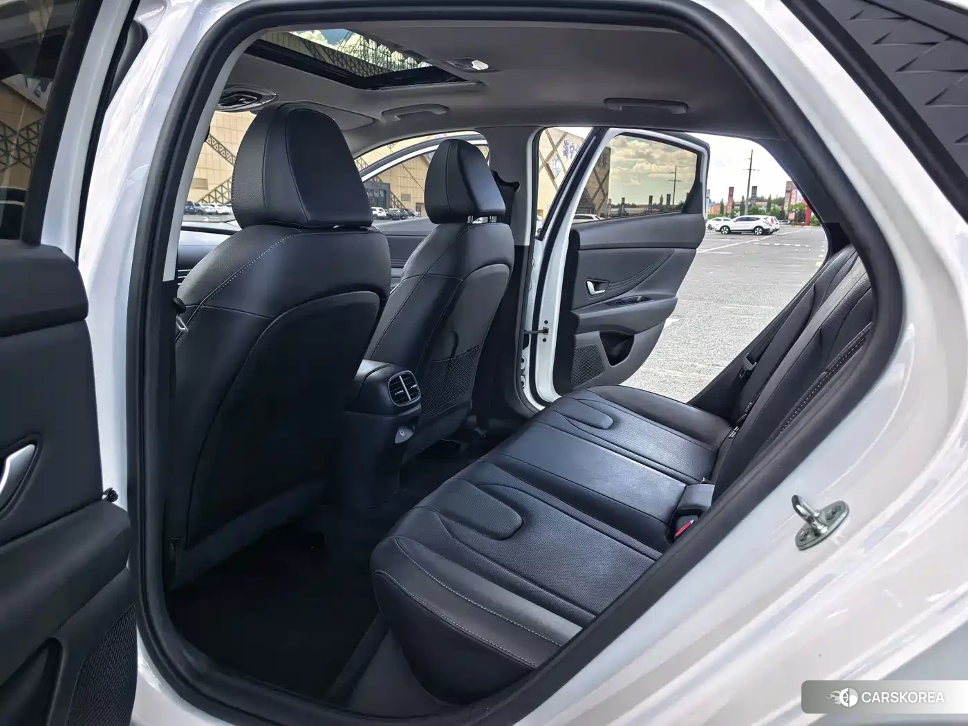 Hyundai Elantra 2023 Белый из Китая, фото 5