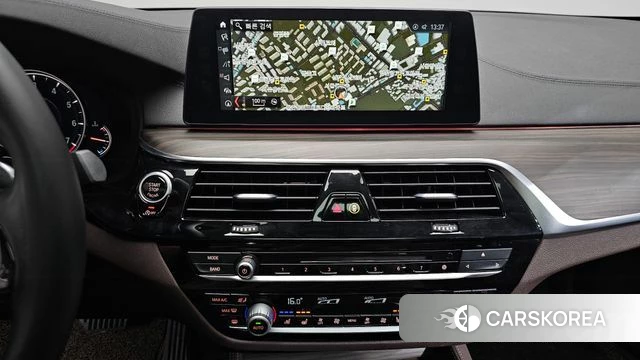 BMW 5 Series (G30) 2018 Белый из Кореи, фото 5