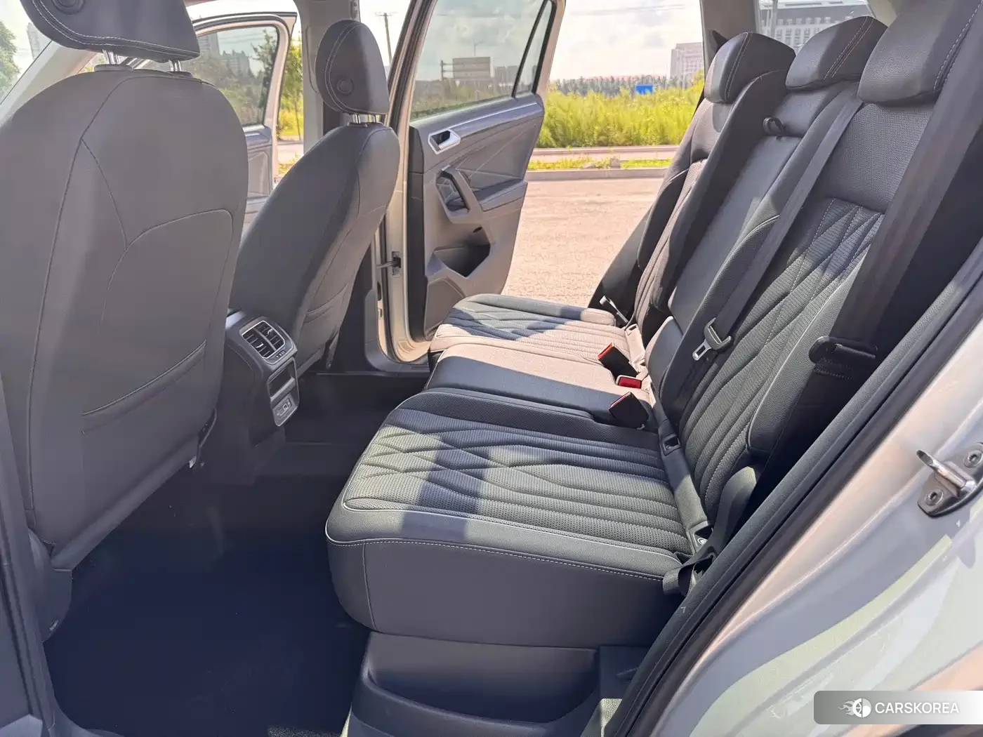 Volkswagen Tiguan L 2023 Champagne/brown из Китая, фото 6