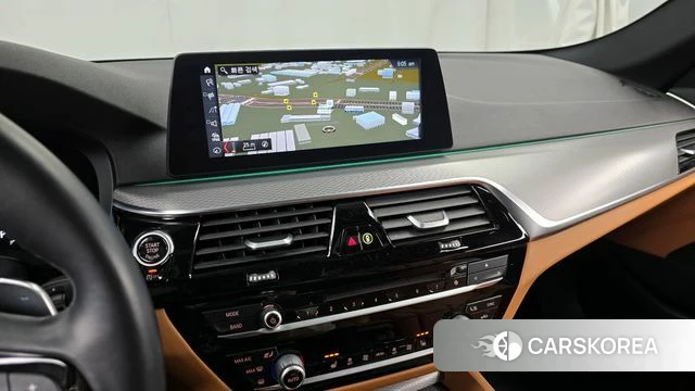 BMW 5 Series (G30) 2018 Белый из Кореи, фото 5