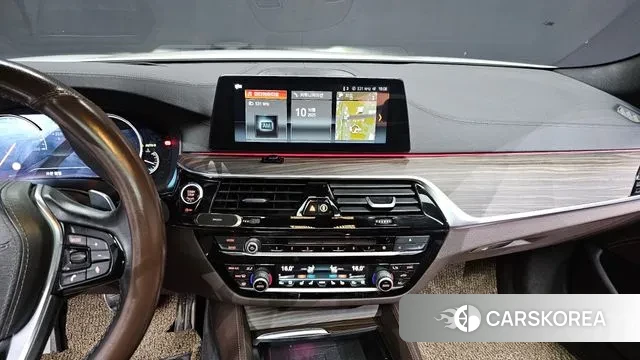 BMW 5 Series (G30) 2018 Белый из Кореи, фото 5