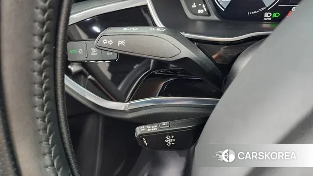 Audi Q3 (F3) 2020 Серый из Кореи, фото 5
