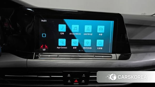 Volkswagen Golf 8th Generation 2023 Белый из Кореи, фото 5