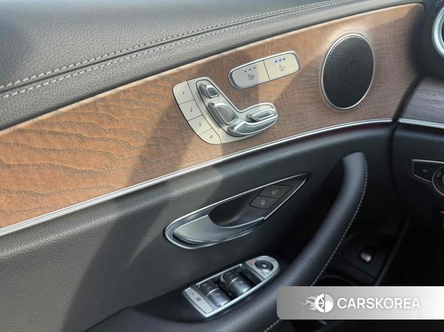 Mercedes-Benz E-Class W213 2023 Черный из Кореи, фото 5