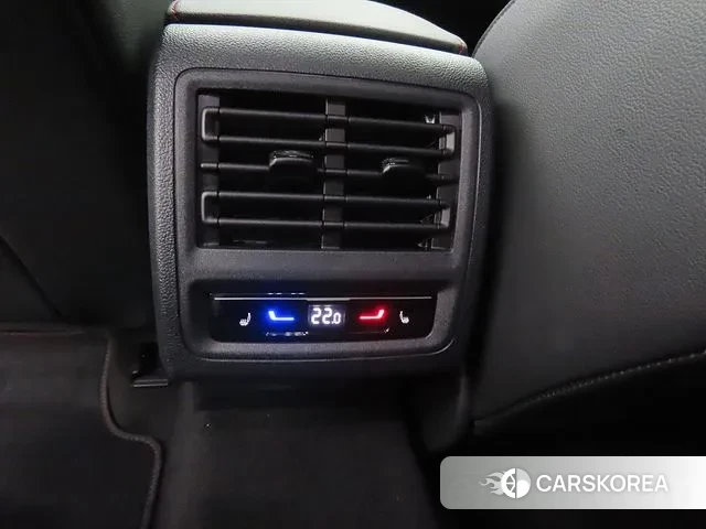 Volkswagen Golf 8th Generation 2024 Белый из Кореи, фото 5