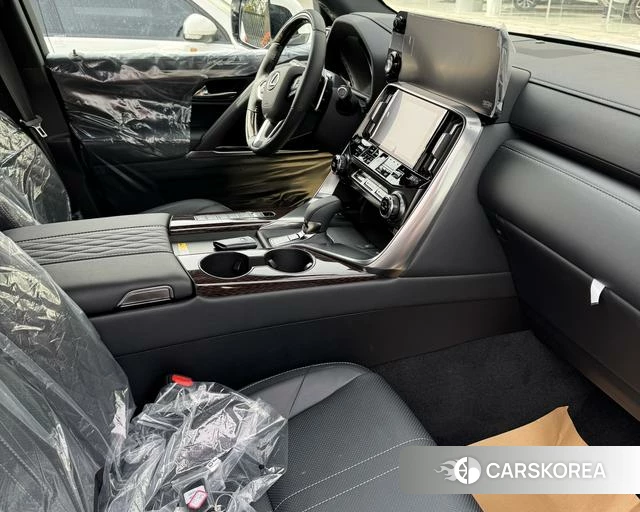 Lexus LX 2025 Белый из Китая, фото 5