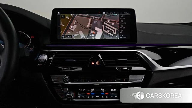 BMW 5 Series (G30) 2022 Серебристо-серый из Кореи, фото 5