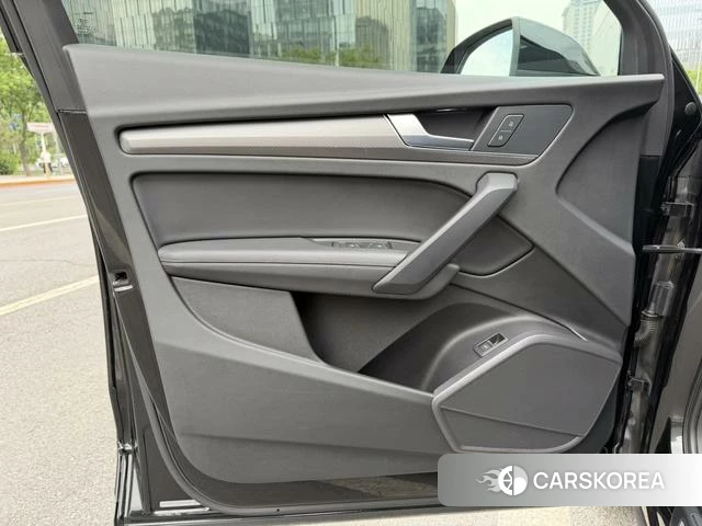 Audi Q5L 2022 Черный из Китая, фото 5