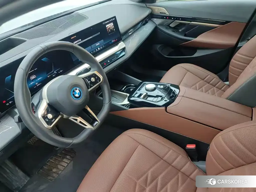 BMW i5 2025 Silver/gray из Китая, фото 5