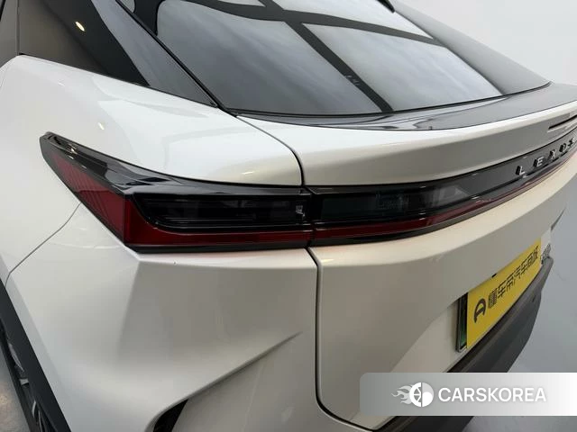 Lexus RZ 2023 Белый из Китая, фото 5