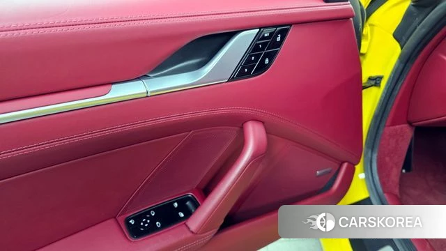 Porsche 911(992) 2021 Желтый из Кореи, фото 5