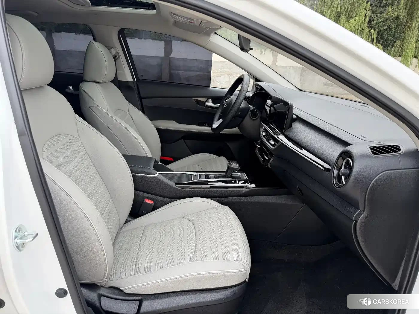 Kia K3 2023 Белый из Китая, фото 5