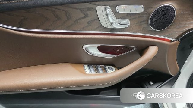 Mercedes-Benz E-Class W213 2021 Белый из Кореи, фото 5