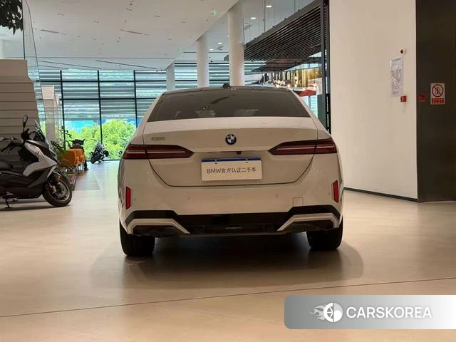 BMW 5 series 2024 Белый из Китая, фото 5