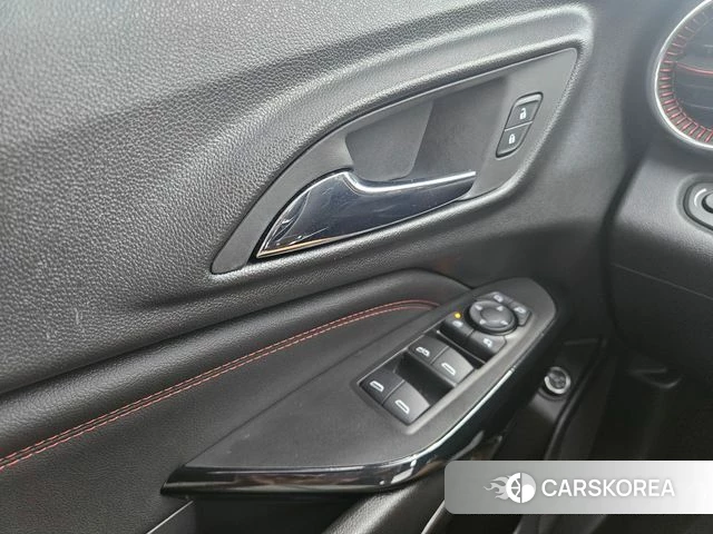 Chevrolet (GM Daewoo) Trax Crossover 2026 Жемчужный цвет из Кореи, фото 5