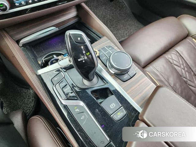 BMW 5 Series (G30) 2018 Белый из Кореи, фото 5