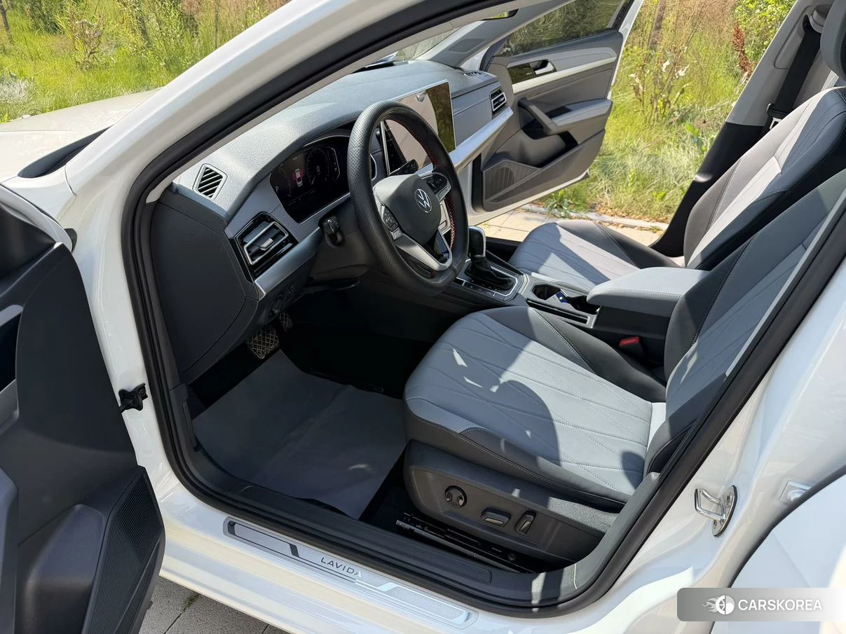 Volkswagen Lavida 2023 Белый из Китая, фото 5