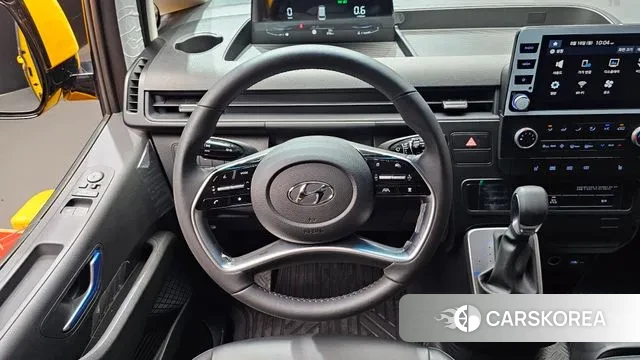 Hyundai Staria 2023 Желтый из Кореи, фото 5