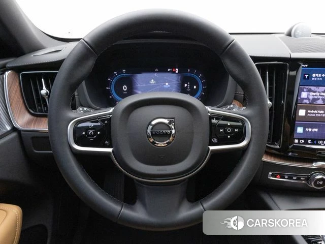 Volvo XC60 second Generation 2025 Белый из Кореи, фото 5