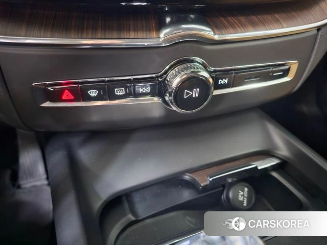 Volvo XC60 second Generation 2022 Черный из Кореи, фото 5