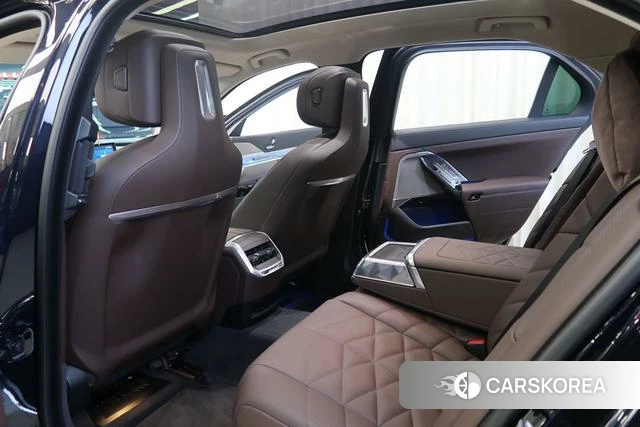 BMW 7 series 2023 Черный из Китая, фото 5