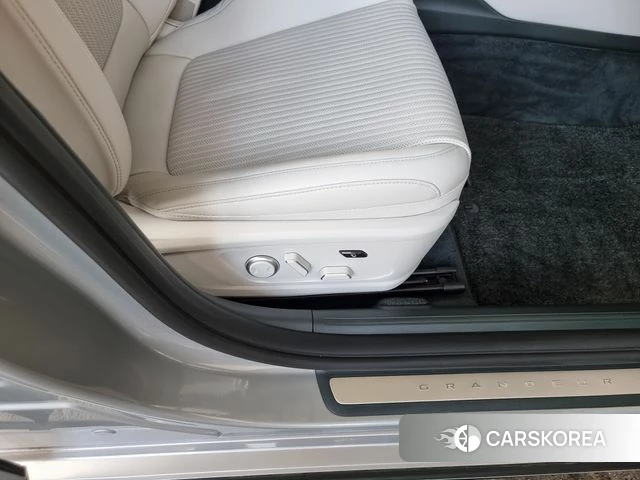 Hyundai Grandeur Hybrid (GN7) 2024 Серебристо-серый из Кореи, фото 5