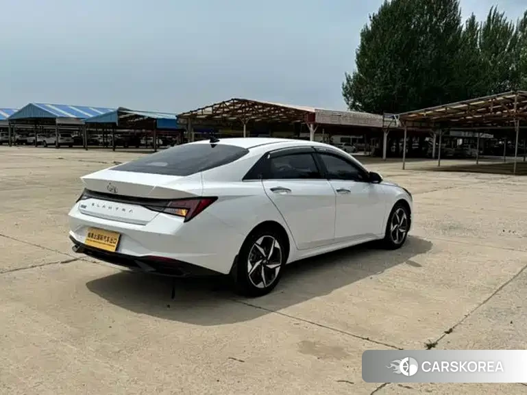 Hyundai Elantra 2023 Белый из Китая, фото 5