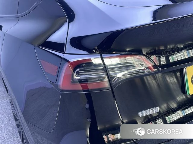 Tesla Model Y 2023 Черный из Китая, фото 5