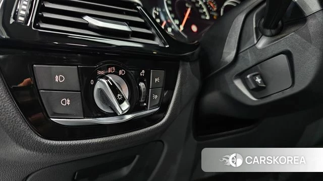 BMW 5 Series (G30) 2018 Белый из Кореи, фото 5