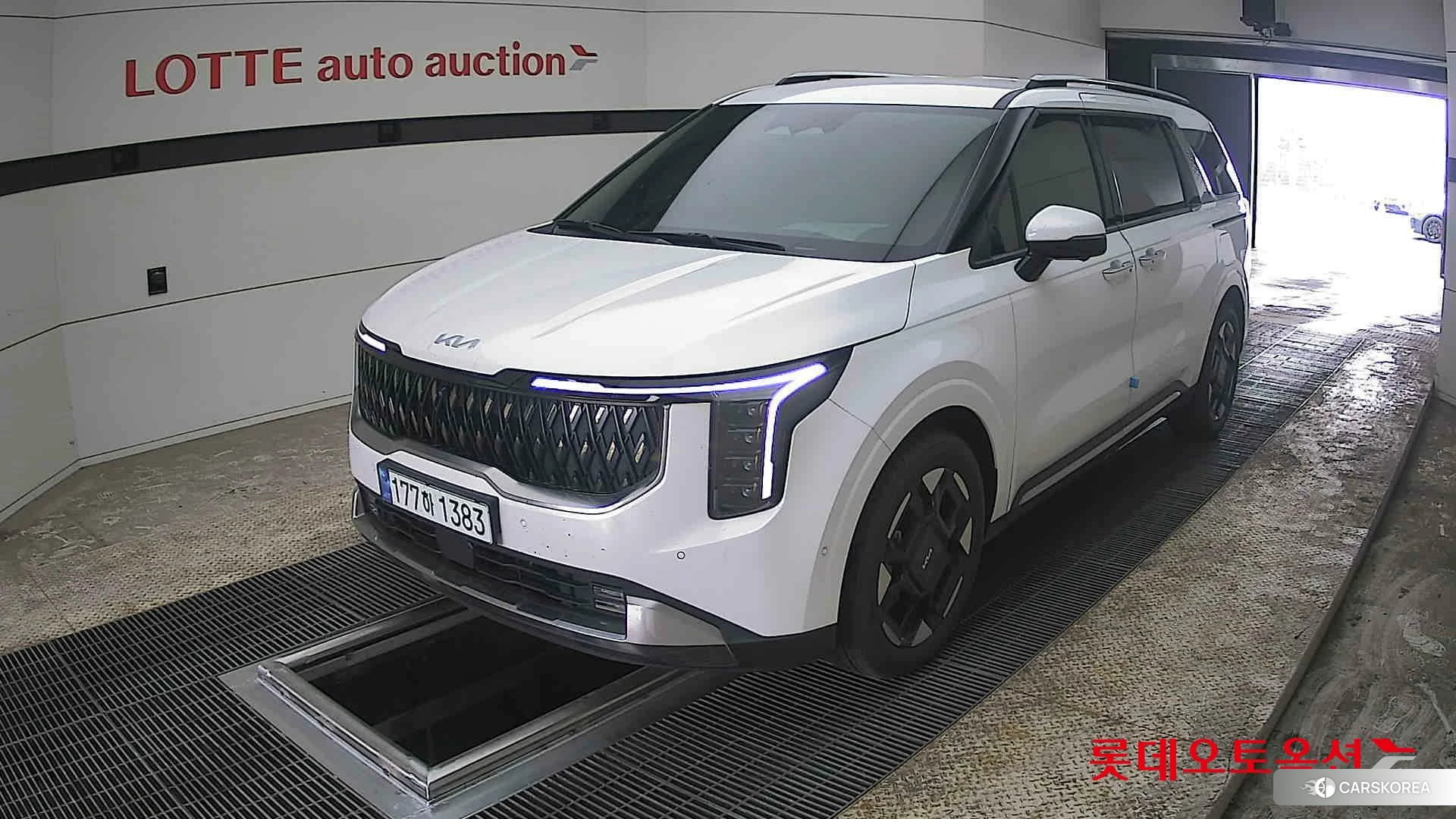 Kia Carnival Hybrid 2024 Белый из Кореи, фото 5