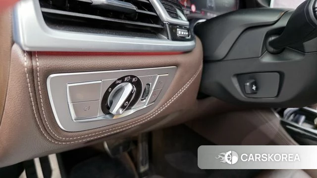 BMW 7 Series (G11) 2021 Серебристо-серый из Кореи, фото 5