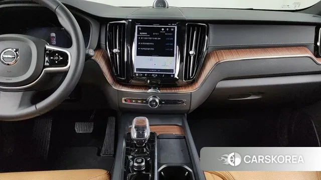 Volvo XC60 second Generation 2023 Белый из Кореи, фото 5