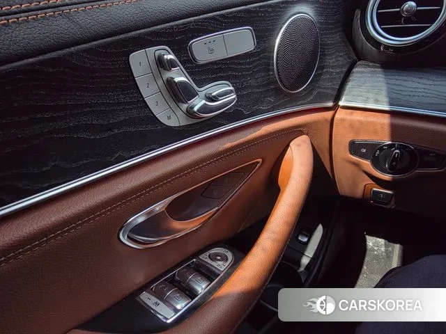 Mercedes-Benz E-Class W213 2021 Белый из Кореи, фото 5