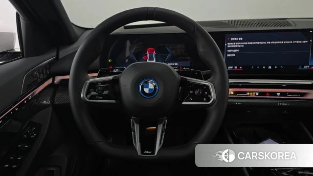 BMW 5 Series (G60) 2025 Белый из Кореи, фото 5