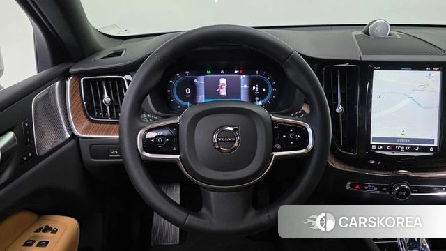 Volvo XC60 second Generation 2023 Белый из Кореи, фото 5