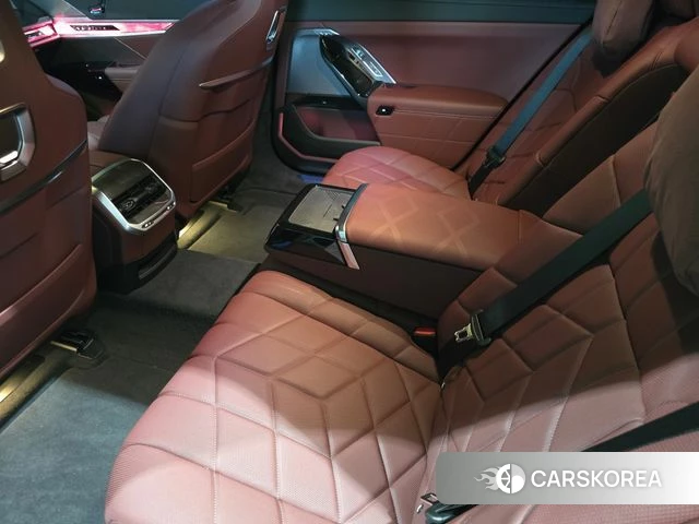 BMW 7 Series (G70) 2025 Черный из Кореи, фото 5