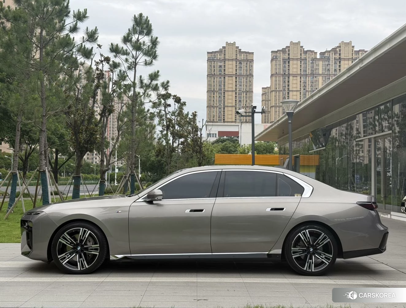 BMW 7 series 2022 Серебристо-серый из Китая, фото 5