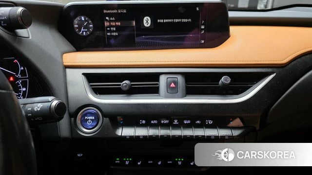 Lexus UX250h 2019 Серебристо-серый из Кореи, фото 5