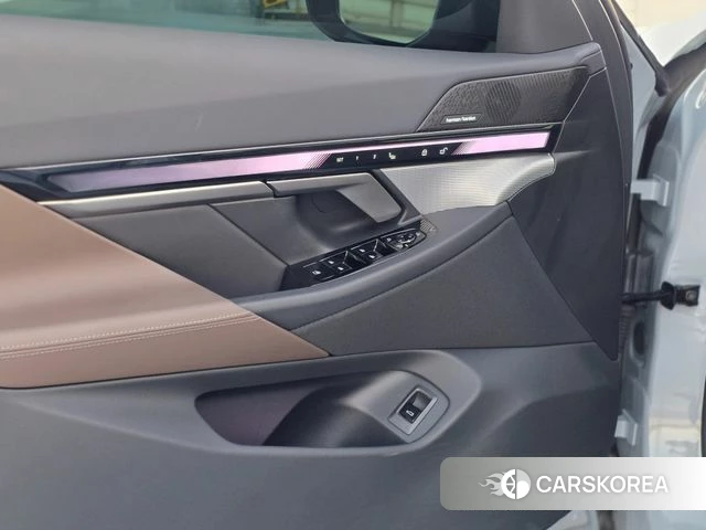 BMW 5 Series (G60) 2026 Цвет галактики из Кореи, фото 5