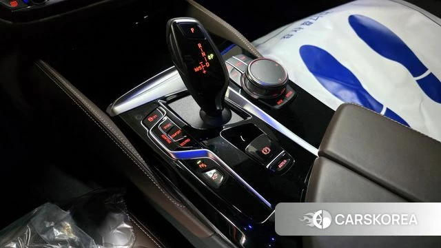 BMW 5 Series (G30) 2023 Белый из Кореи, фото 5