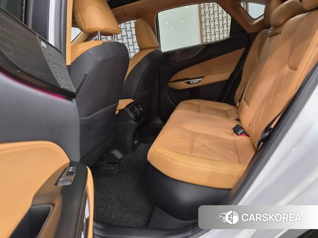 Lexus NX350h Second generation 2024 Жемчужный цвет из Кореи, фото 5