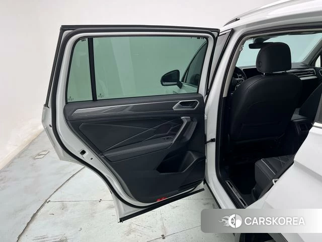 Volkswagen Tiguan L 2023 Белый из Китая, фото 5