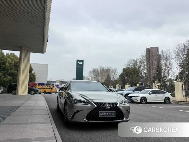Lexus ES 2024 Серебристо-серый из Китая, фото 5