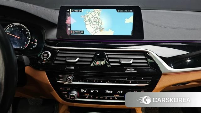 BMW 5 Series (G30) 2018 Белый из Кореи, фото 5