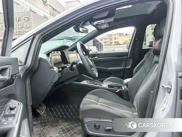 Volkswagen Golf 2023 Серебристо-серый из Китая, фото 5