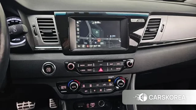 Kia Niro 2018 Серебристо-серый из Кореи, фото 5