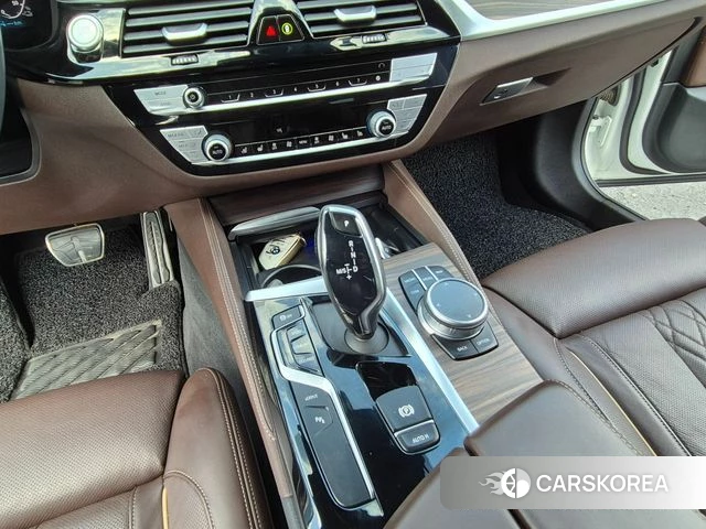 BMW 5 Series (G30) 2020 Белый из Кореи, фото 5
