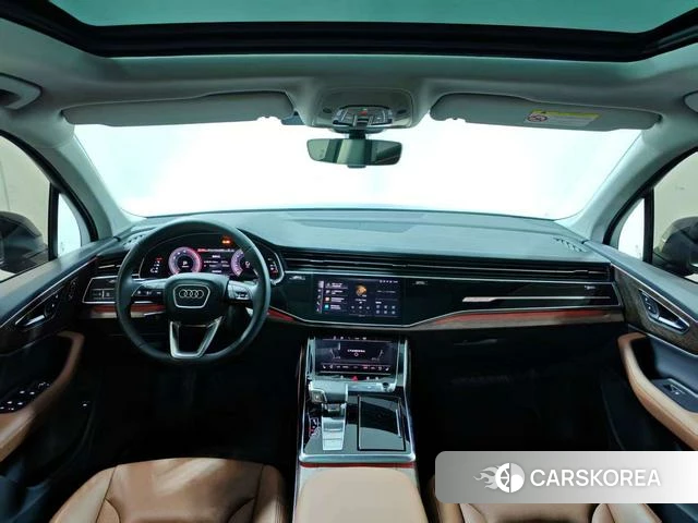 Audi Q7 2024 Черный из Китая, фото 5