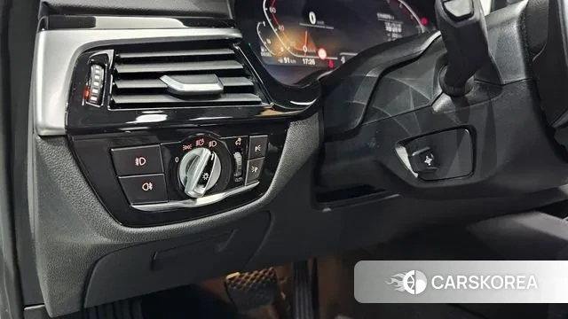 BMW 5 Series (G30) 2020 Белый из Кореи, фото 5